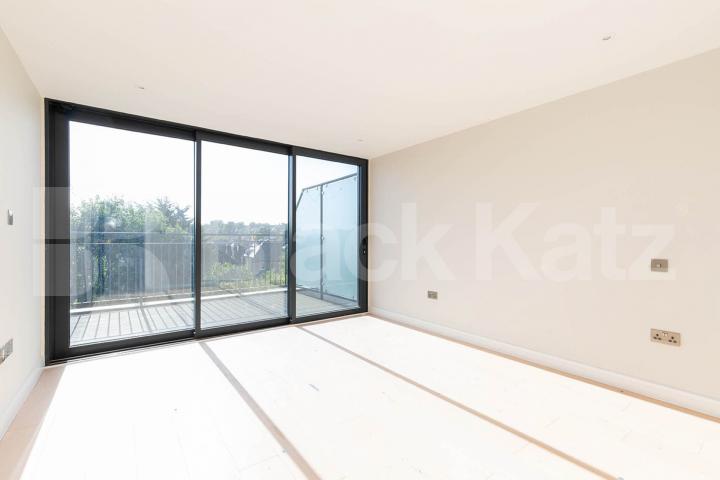 1,266 square foot Penthouse two bedroom and two bathrooms with a 180 degree view Tottenham Lane, Crouch End